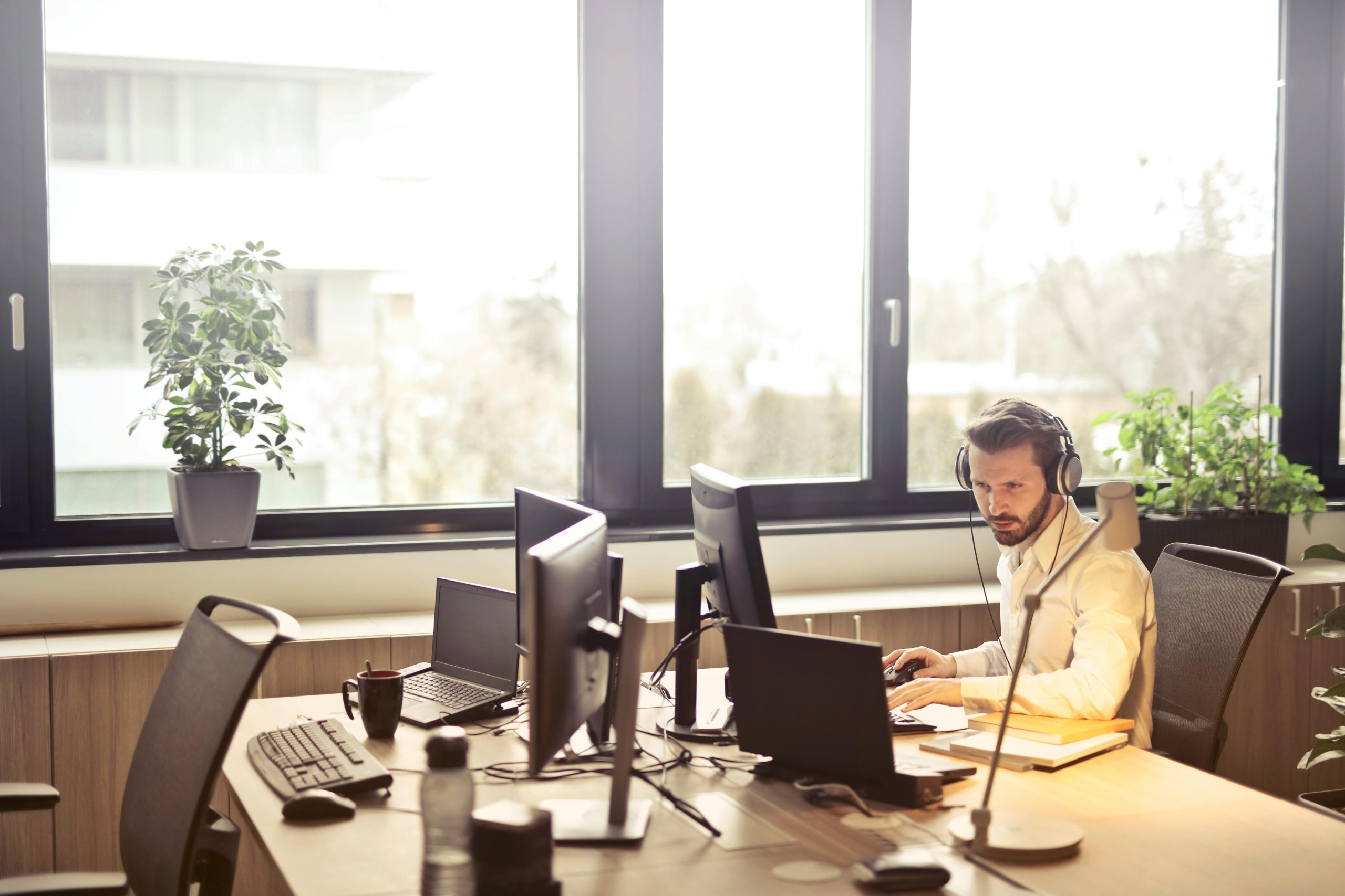 Why Shopify Stores Should Focus on Order Tracking: Building Loyalty and Reducing WISMO Complaints
